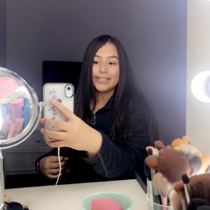 Meet your Posher, Clarissa